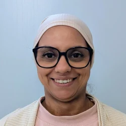 Portrait de Siham B, assistante maternelle agréée à Perpignan.
